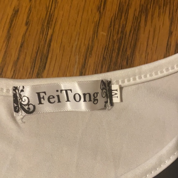 Cold Shoulder Rose 🌹 Top - Picture 4 of 7